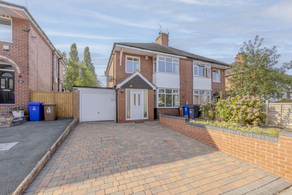 Earls Road, Trentham