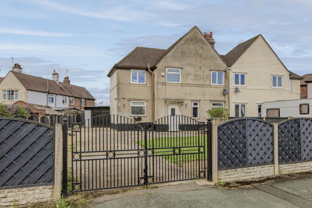 Sidney Drive, Kingsley Holt, ST10